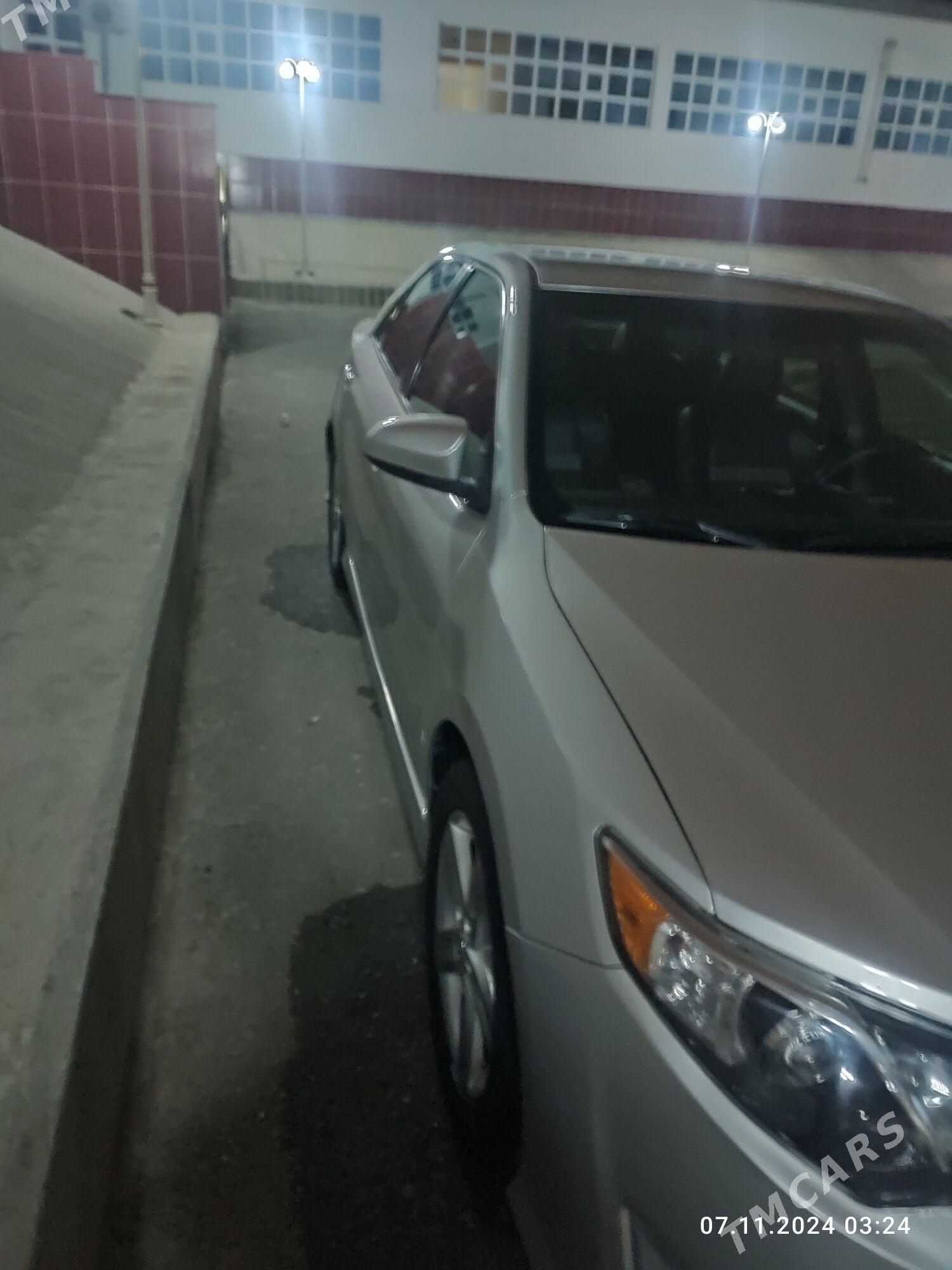 Toyota Camry 2012 - 220 000 TMT - Анев - img 5