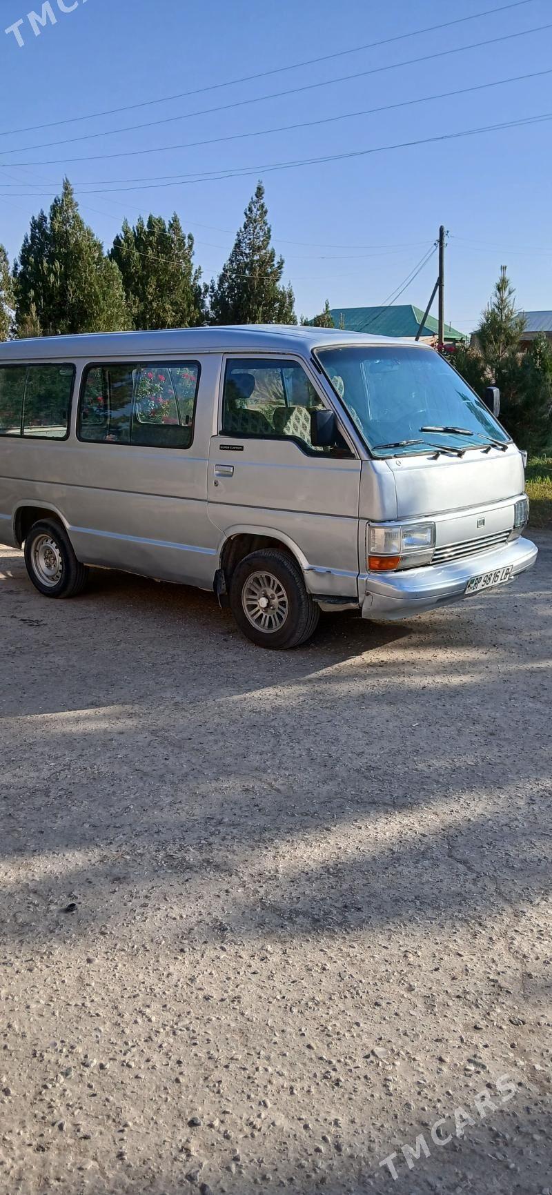 Toyota Hiace 1988 - 53 000 TMT - Халач - img 1