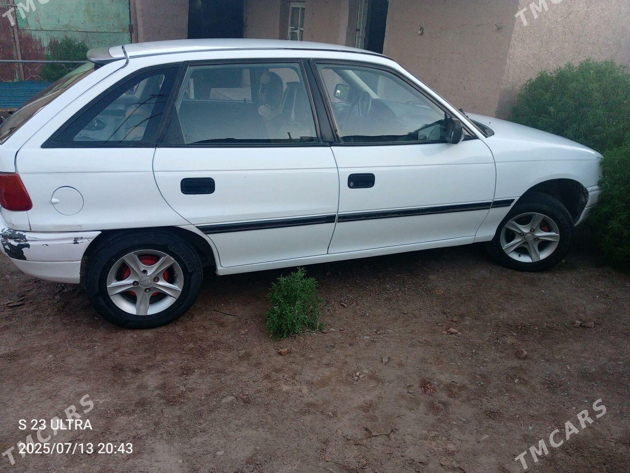 Opel Astra 1992 - 40 000 TMT - Гурбансолтан Едже - img 3