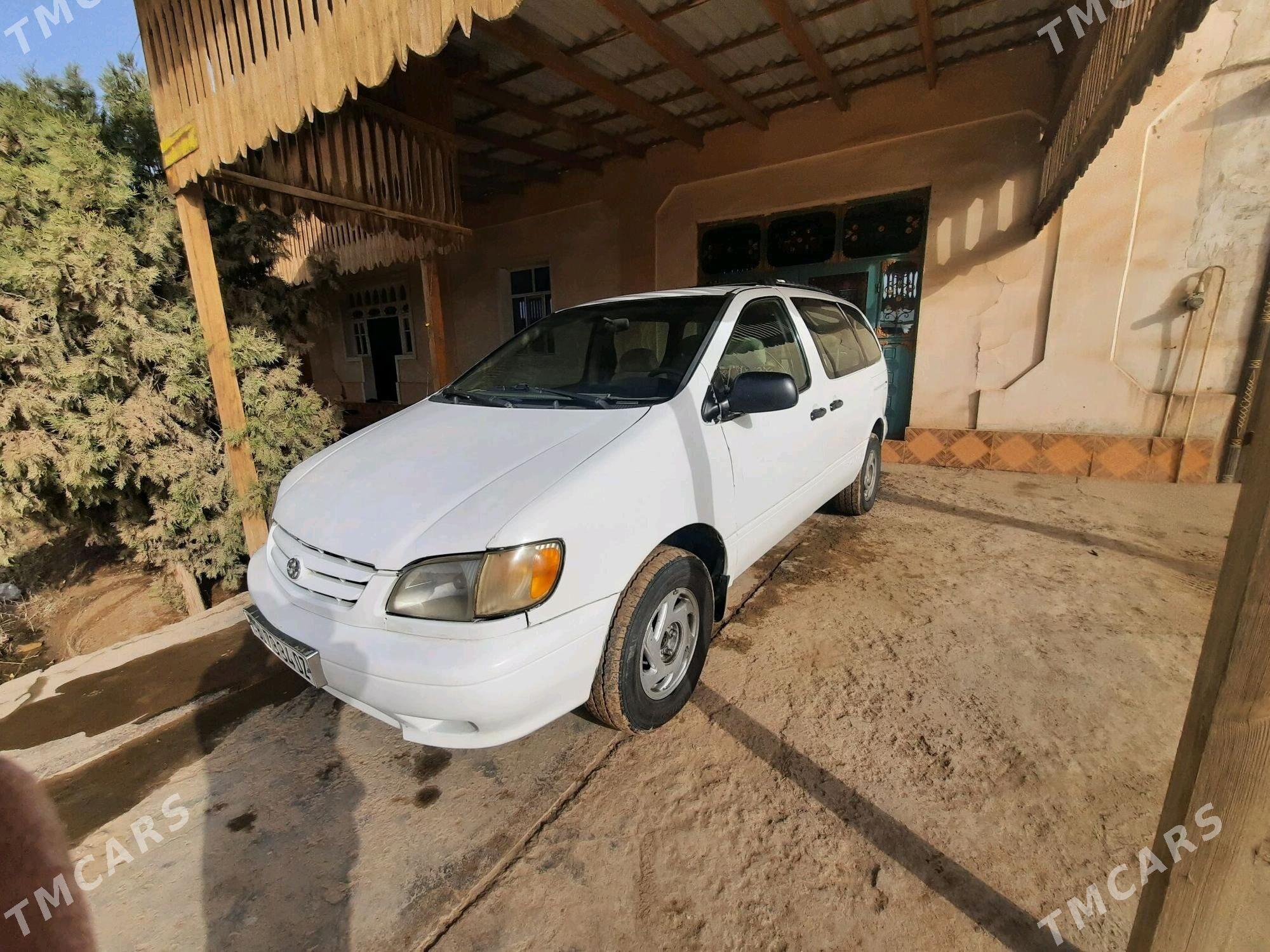 Toyota Sienna 2000 - 115 000 TMT - Гурбансолтан Едже - img 1