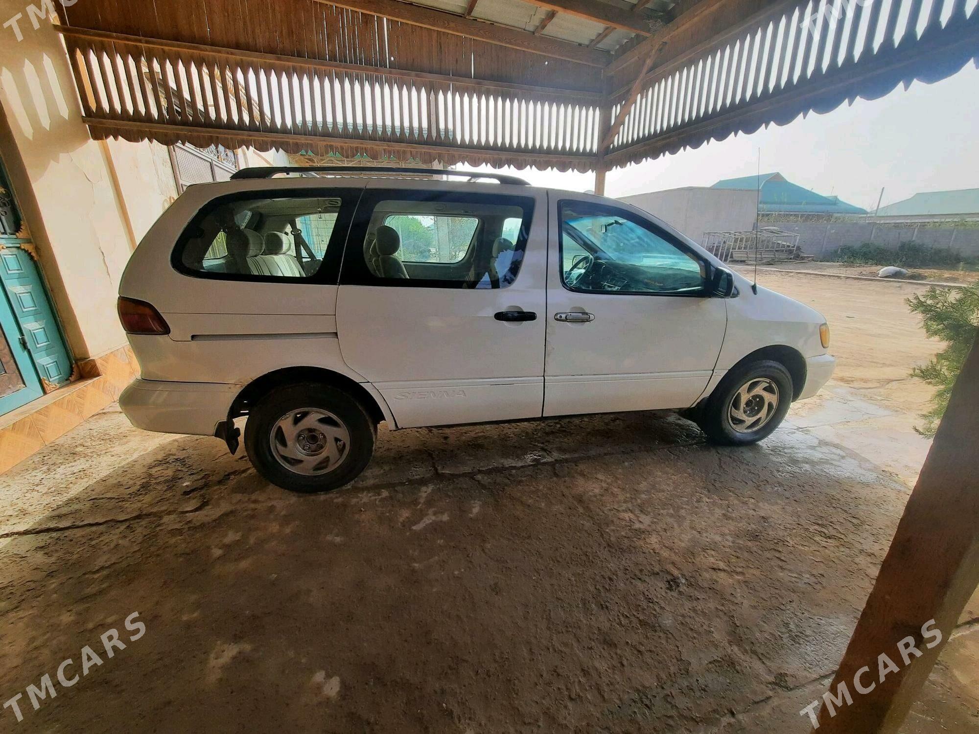 Toyota Sienna 2000 - 115 000 TMT - Гурбансолтан Едже - img 2