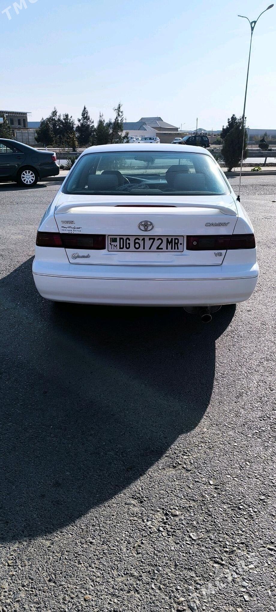 Toyota Camry 1999 - 140 000 TMT - Мары - img 5