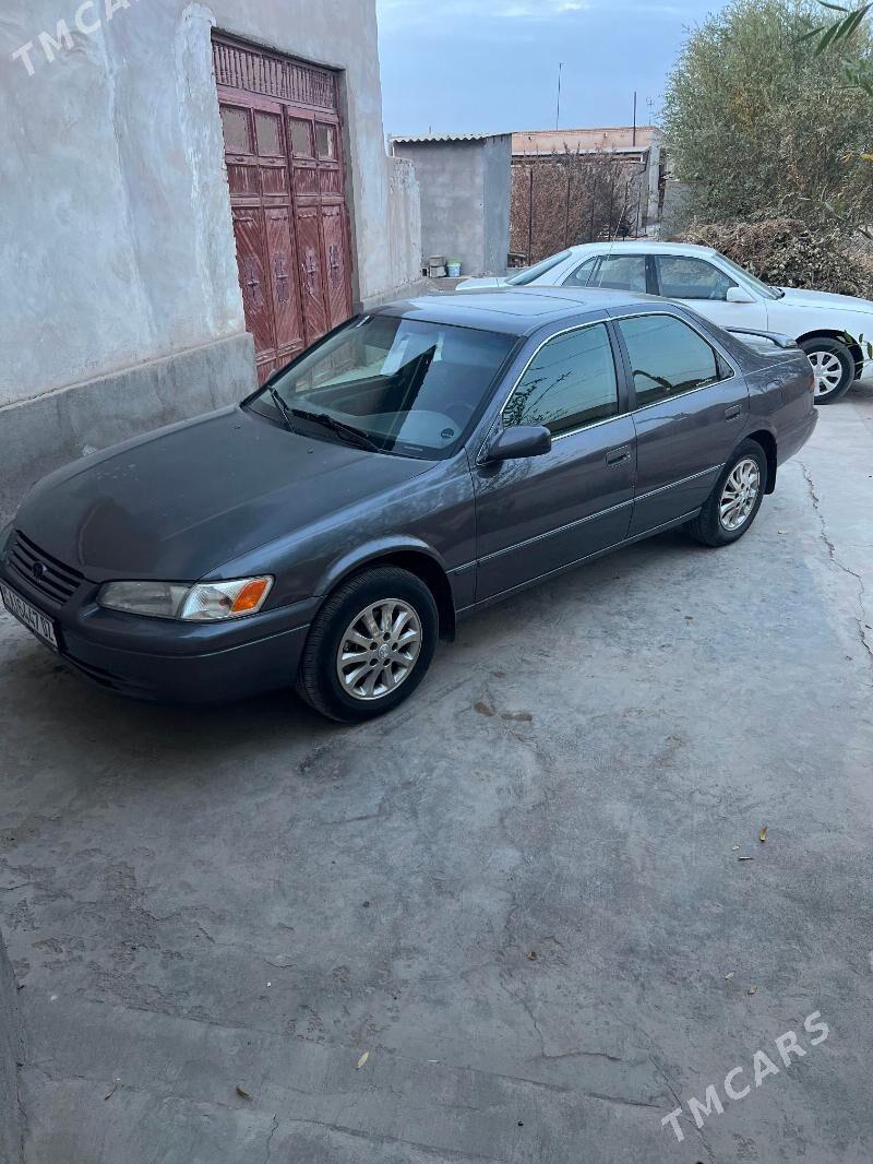 Toyota Camry 1998 - 135 000 TMT - Köneürgenç - img 3