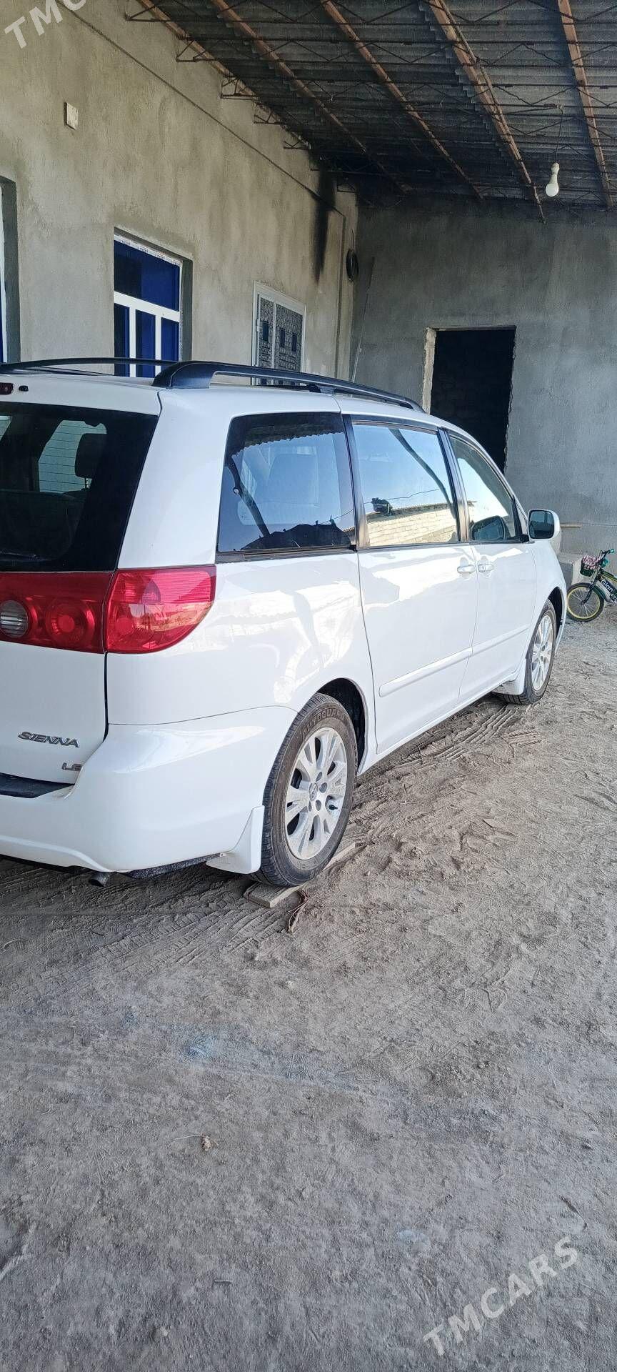 Toyota Sienna 2008 - 250 000 TMT - Достлук - img 1
