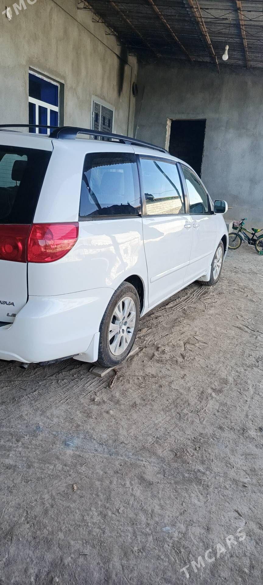 Toyota Sienna 2008 - 250 000 TMT - Достлук - img 10