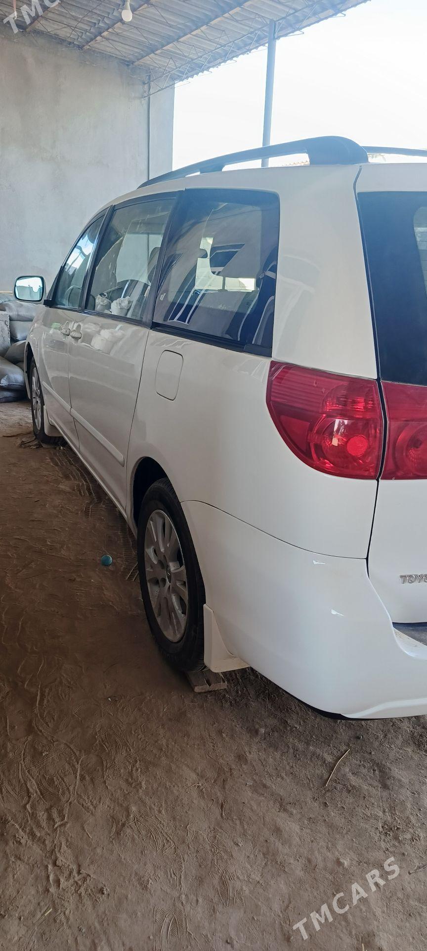 Toyota Sienna 2008 - 250 000 TMT - Достлук - img 4