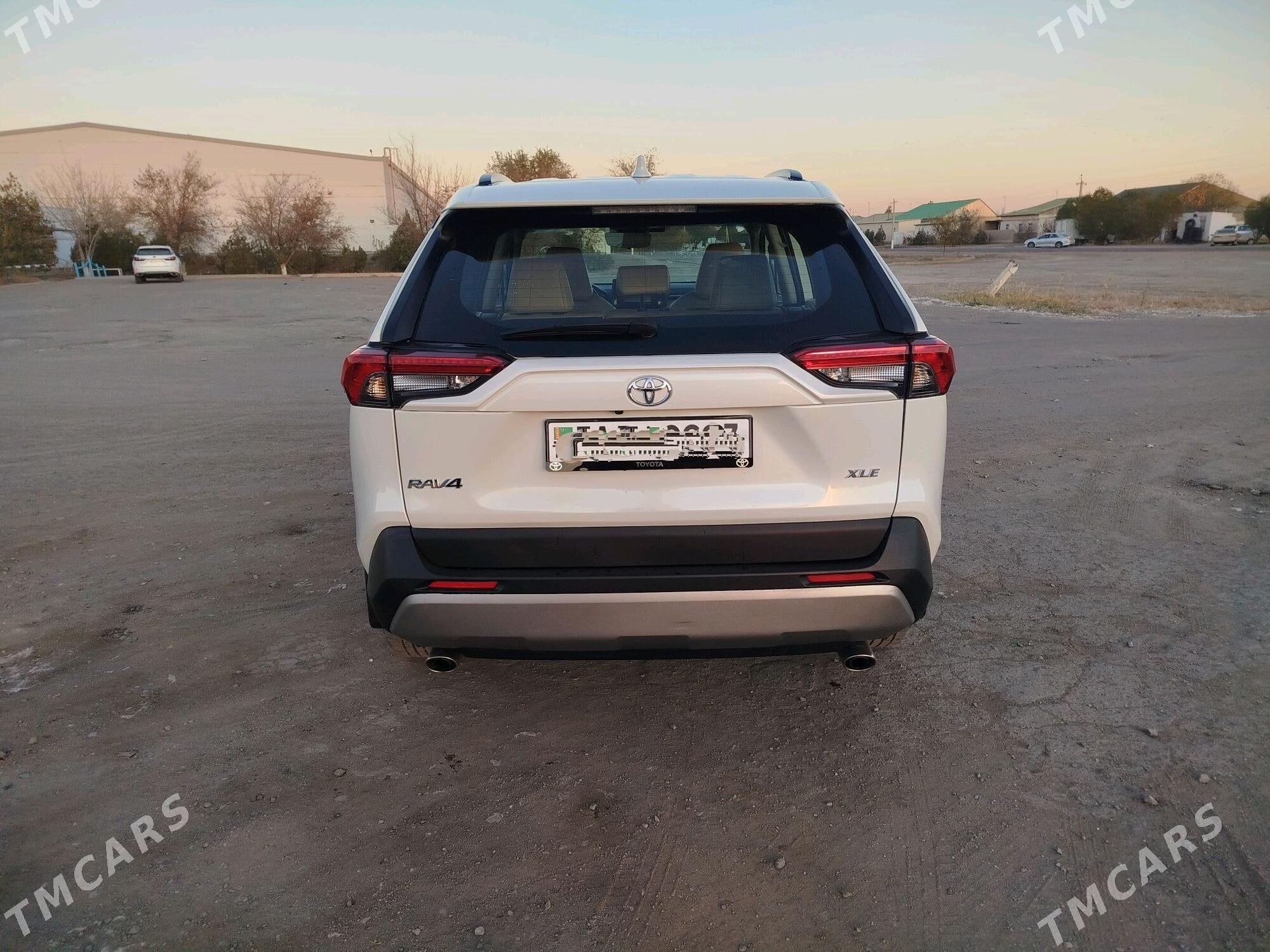 Toyota Highlander 2022 - 360 000 TMT - Кёнеургенч - img 2