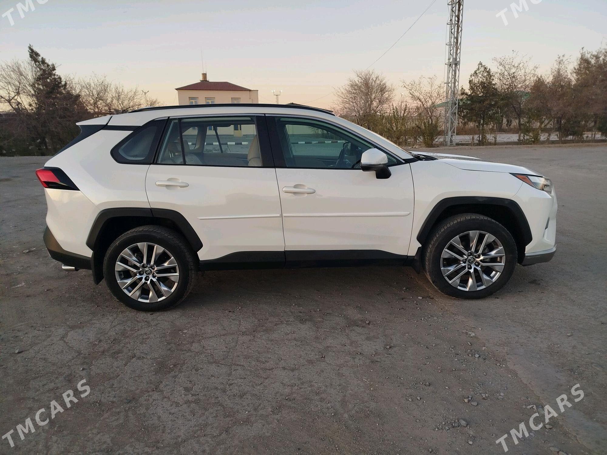 Toyota Highlander 2022 - 360 000 TMT - Кёнеургенч - img 1