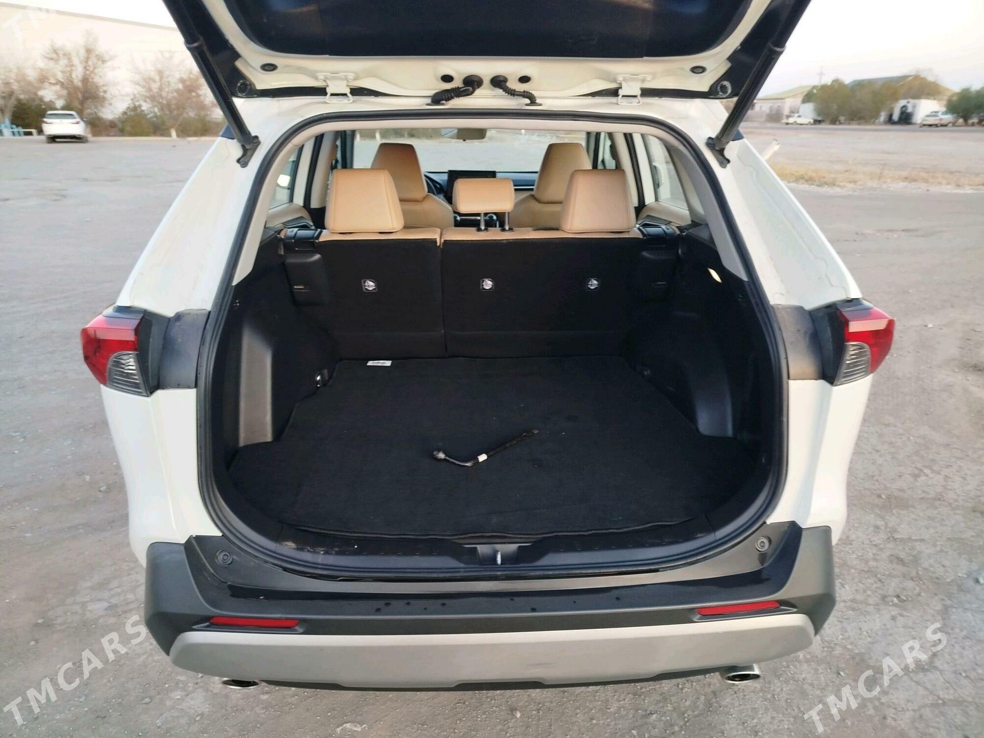 Toyota Highlander 2022 - 360 000 TMT - Кёнеургенч - img 7