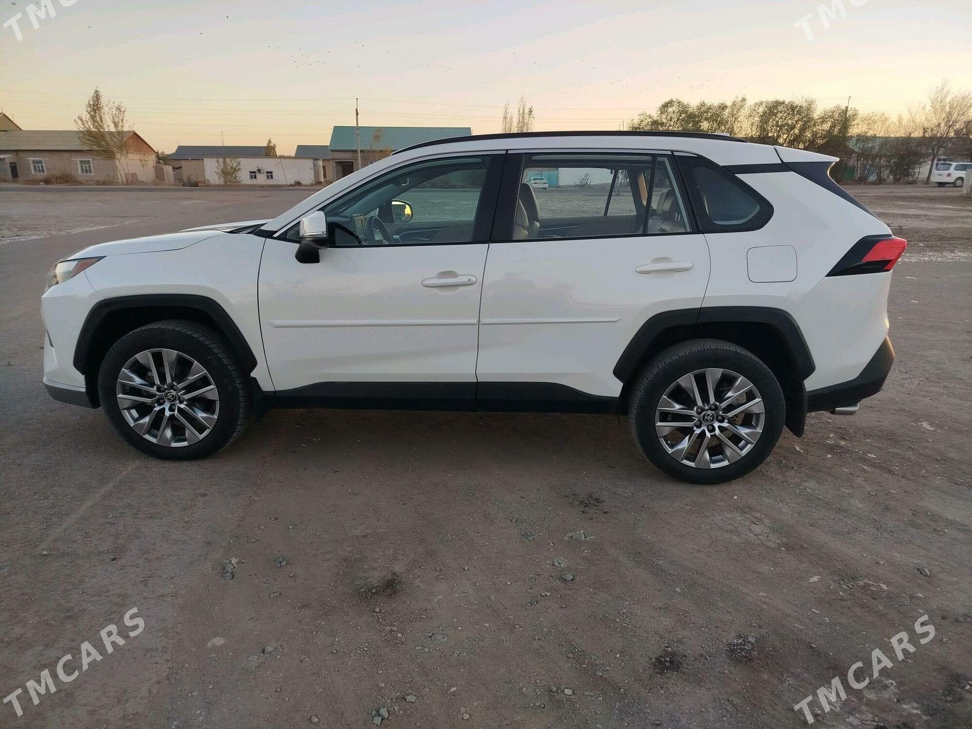 Toyota Highlander 2022 - 360 000 TMT - Кёнеургенч - img 9