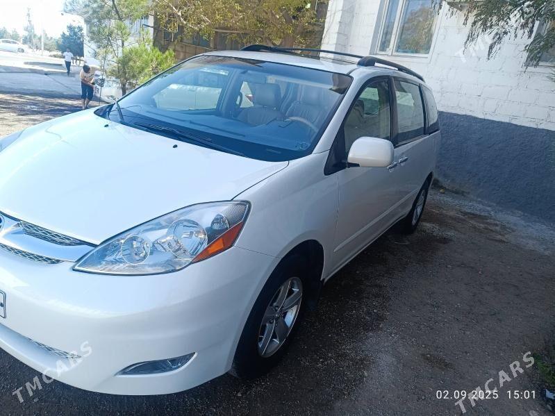 Toyota Sienna 2009 - 305 000 TMT - Туркменбаши - img 1