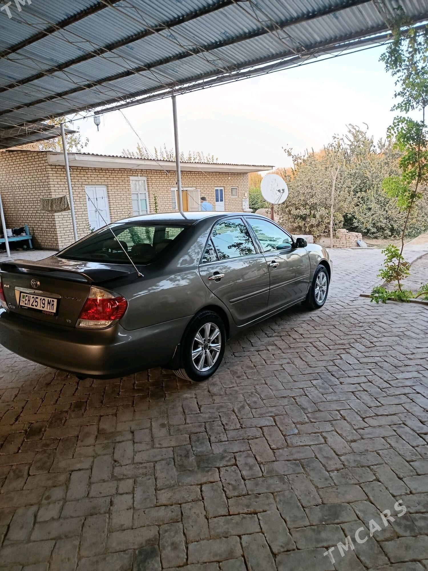 Toyota Camry 2005 - 190 000 TMT - Ёлётен - img 2