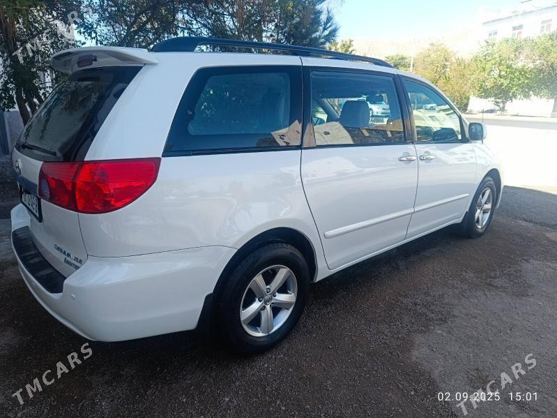 Toyota Sienna 2009 - 305 000 TMT - Туркменбаши - img 2
