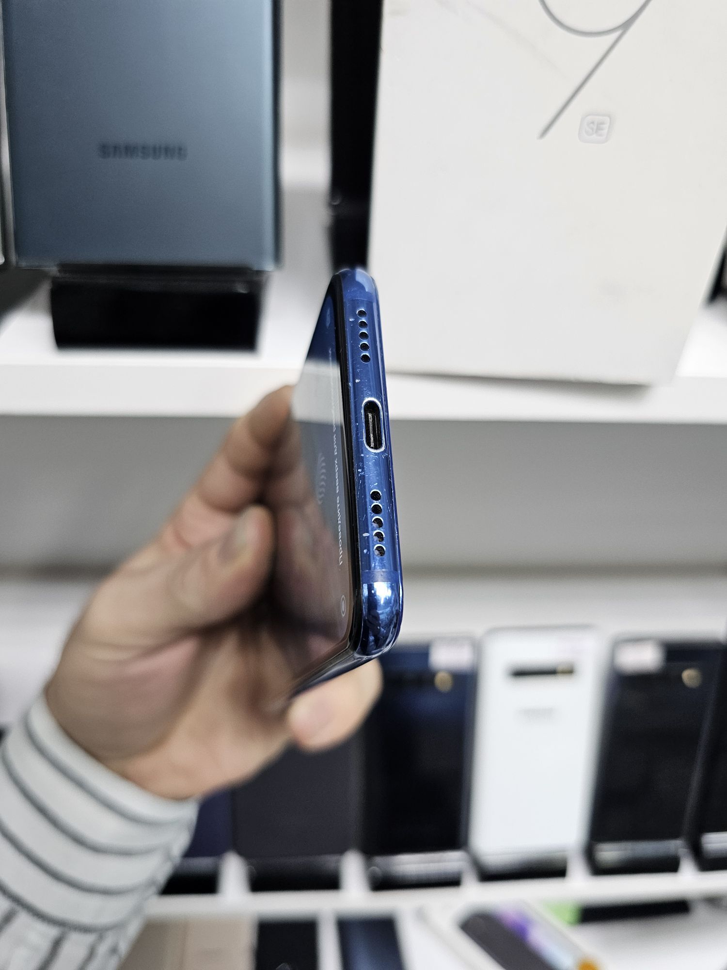 MI 9 SE 6/128 GB GLOBAL - Торговый центр "15 лет Независимости" - img 3