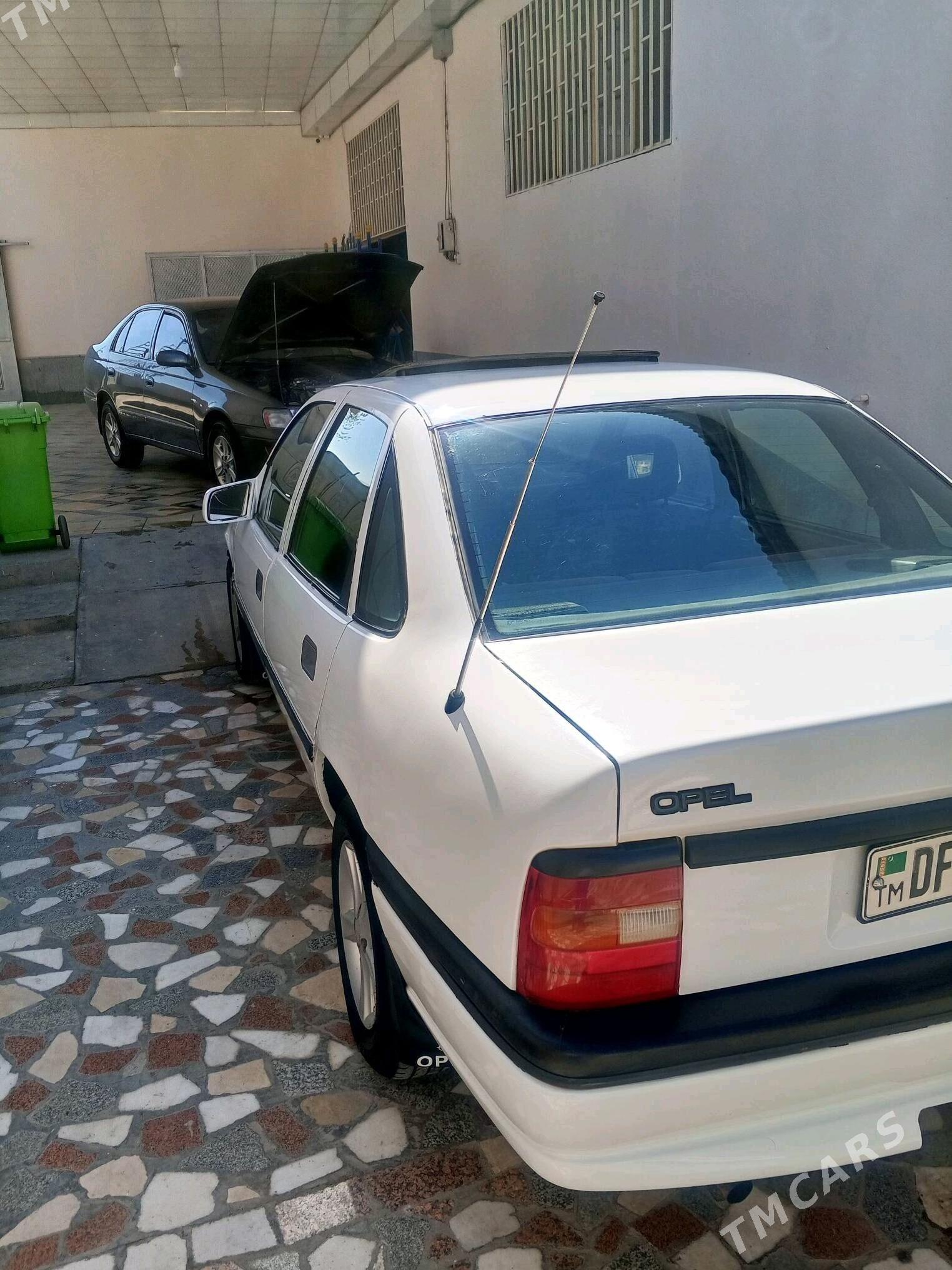 Opel Vectra 1991 - 30 000 TMT - Murgap - img 1