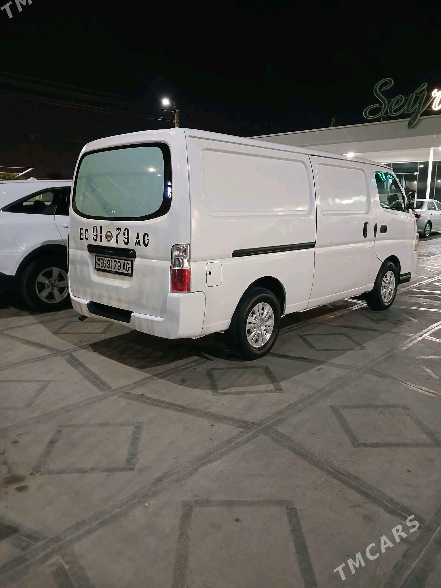 Nissan Urvan 2010 - 175 000 TMT - Бузмеин - img 5