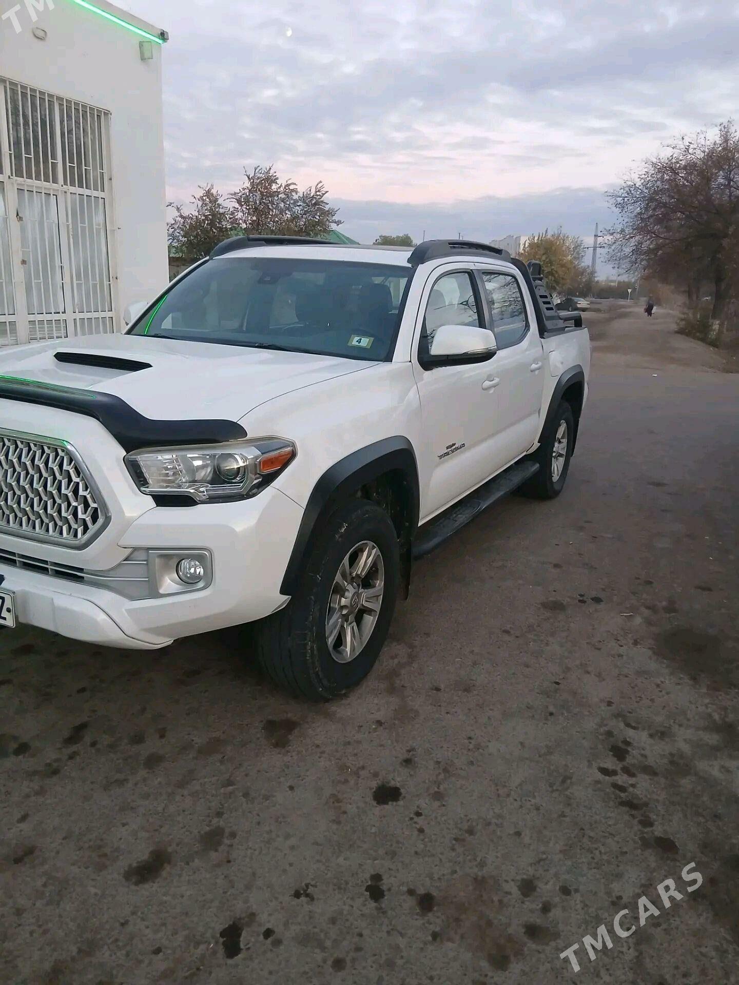 Toyota Tacoma 2021 - 380 000 TMT - Кёнеургенч - img 1