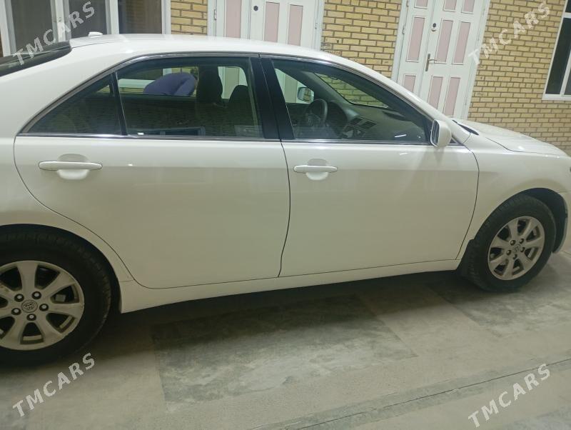 Toyota Camry 2011 - 200 000 TMT - Теджен - img 3