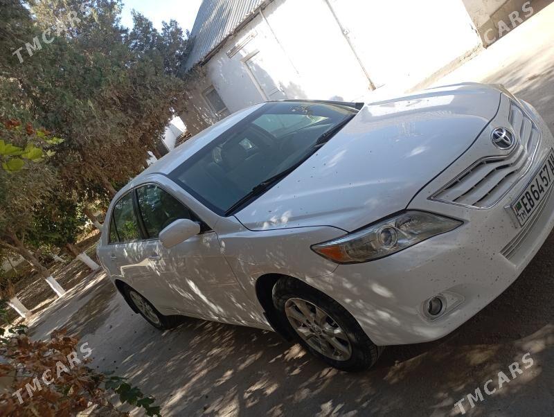Toyota Camry 2011 - 200 000 TMT - Теджен - img 4