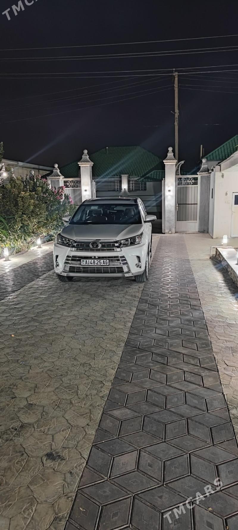 Toyota Highlander 2018 - 445 000 TMT - Ашхабад - img 1