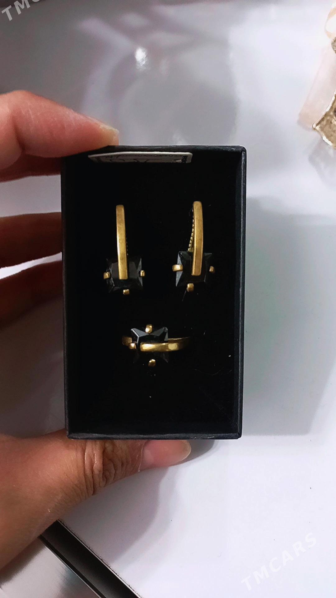 Kümüṣ kampilekit - Aşgabat - img 1