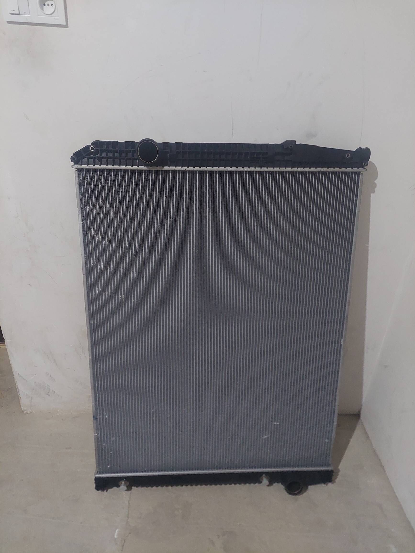 Radiator Mercedes Agtros 8 000 TMT - Balkanabat - img 1