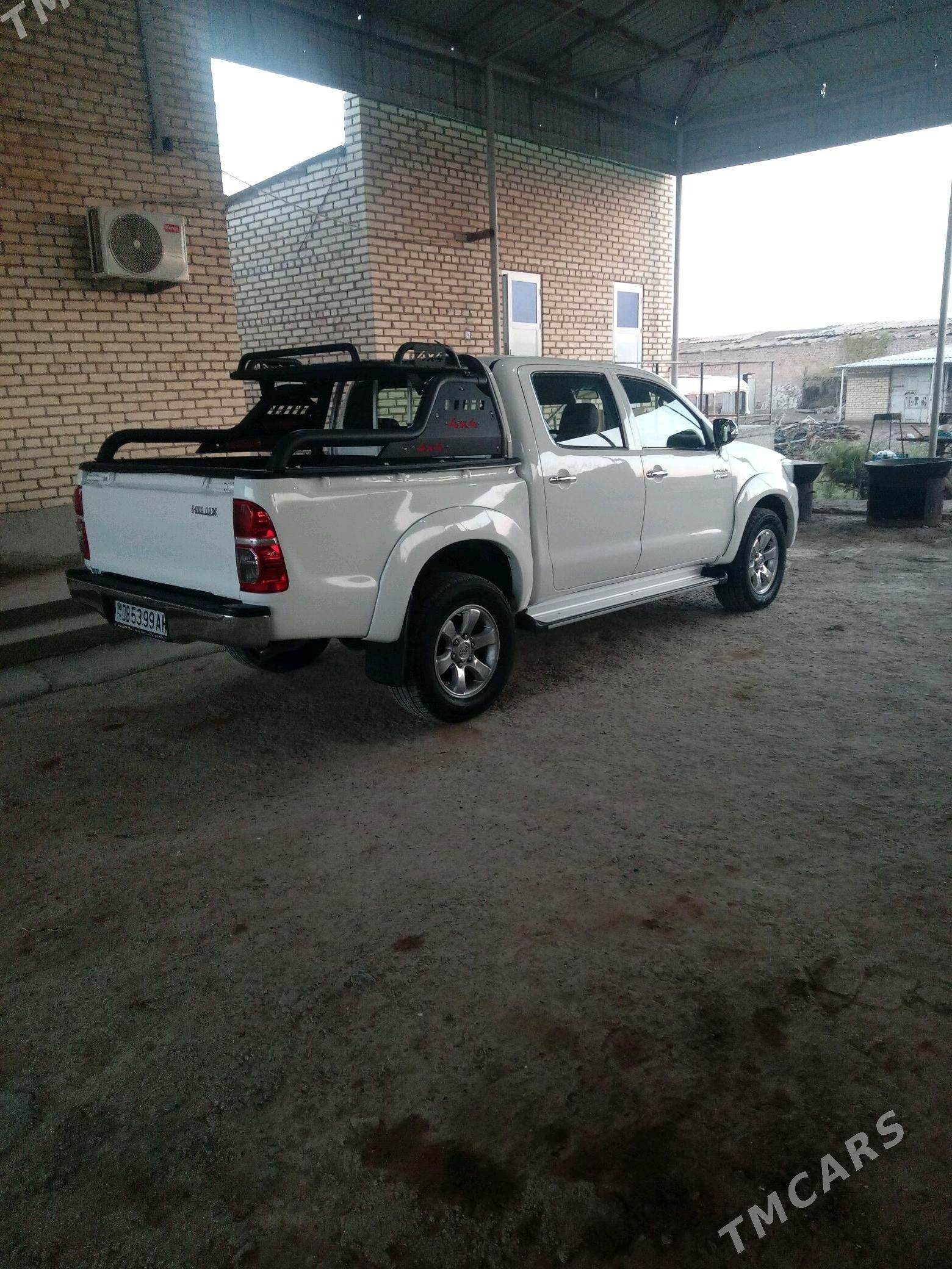 Toyota Hilux 2010 - 350 000 TMT - Теджен - img 3