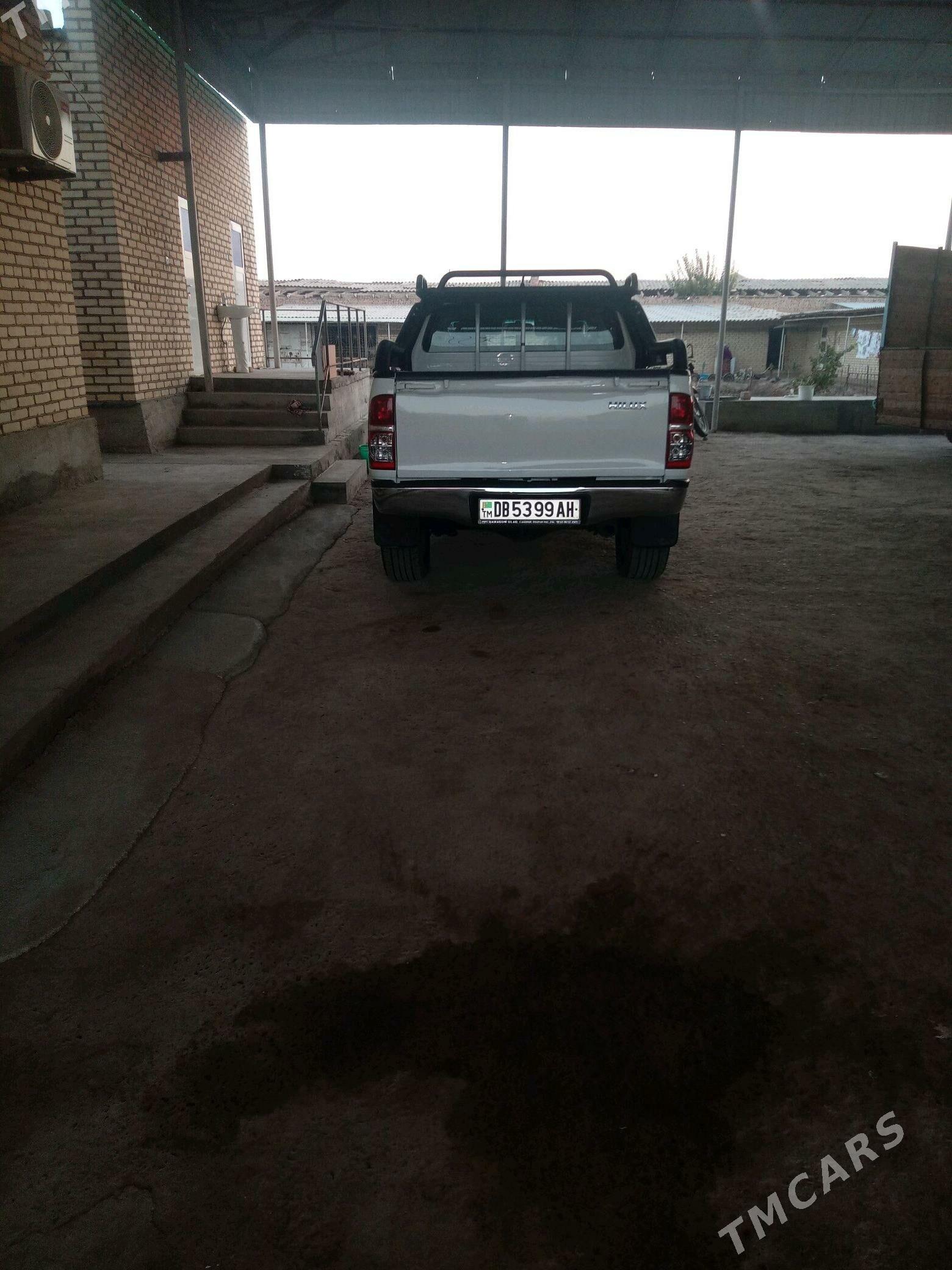 Toyota Hilux 2010 - 350 000 TMT - Теджен - img 4