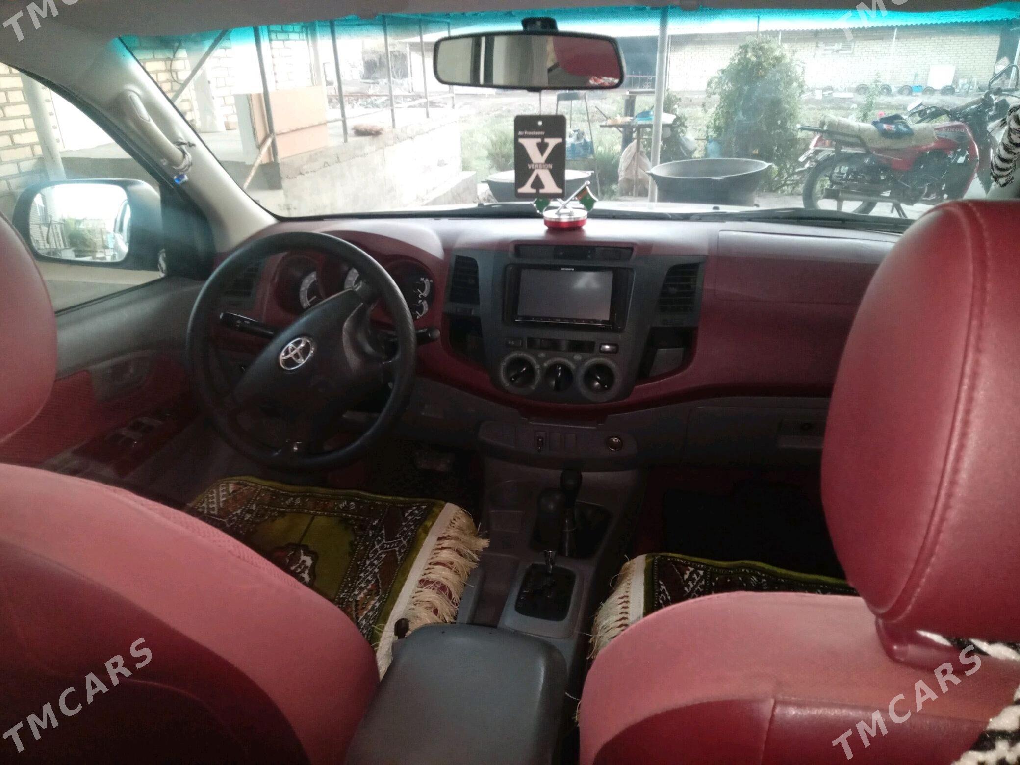 Toyota Hilux 2010 - 350 000 TMT - Теджен - img 5