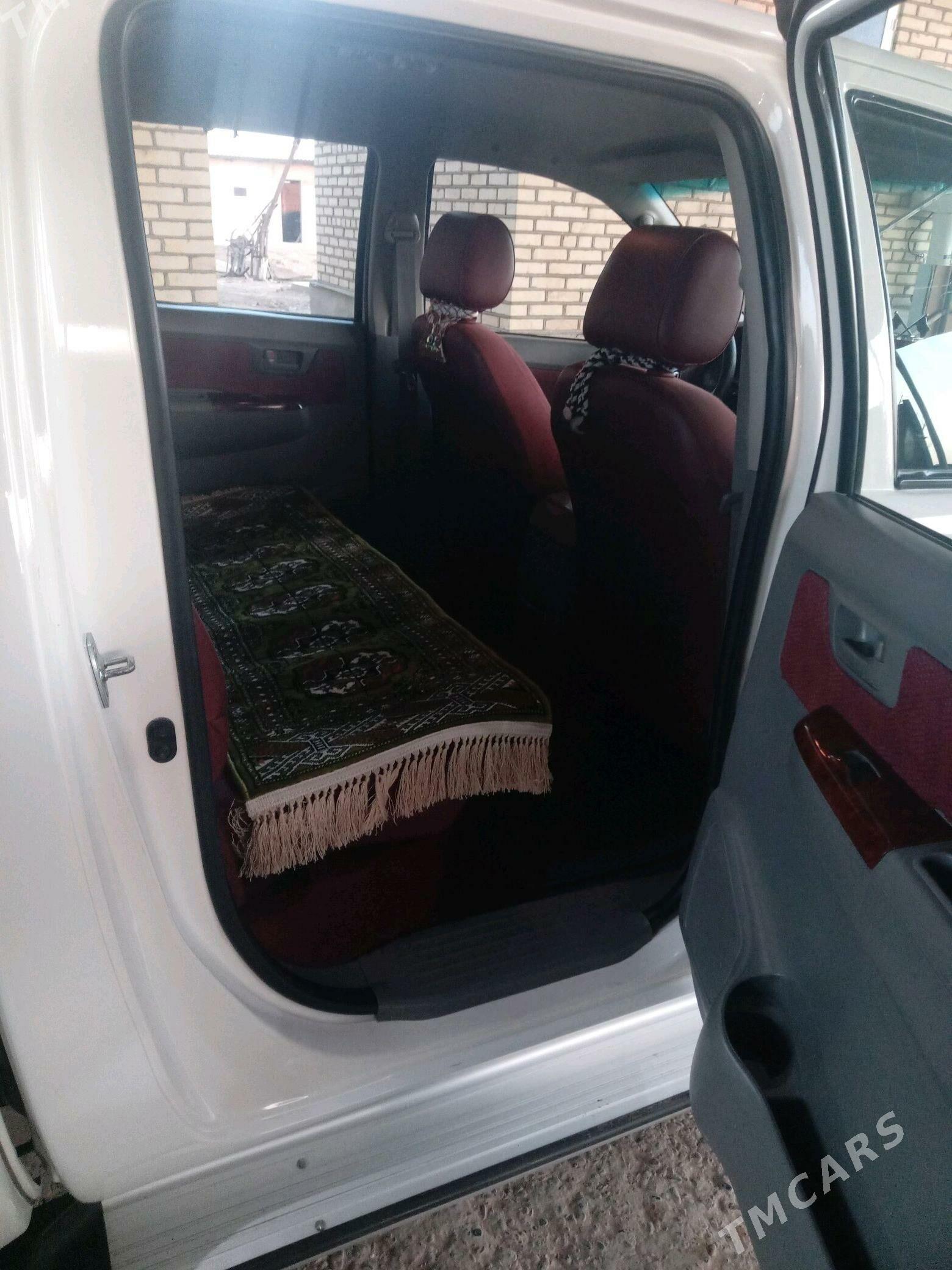 Toyota Hilux 2010 - 350 000 TMT - Теджен - img 6