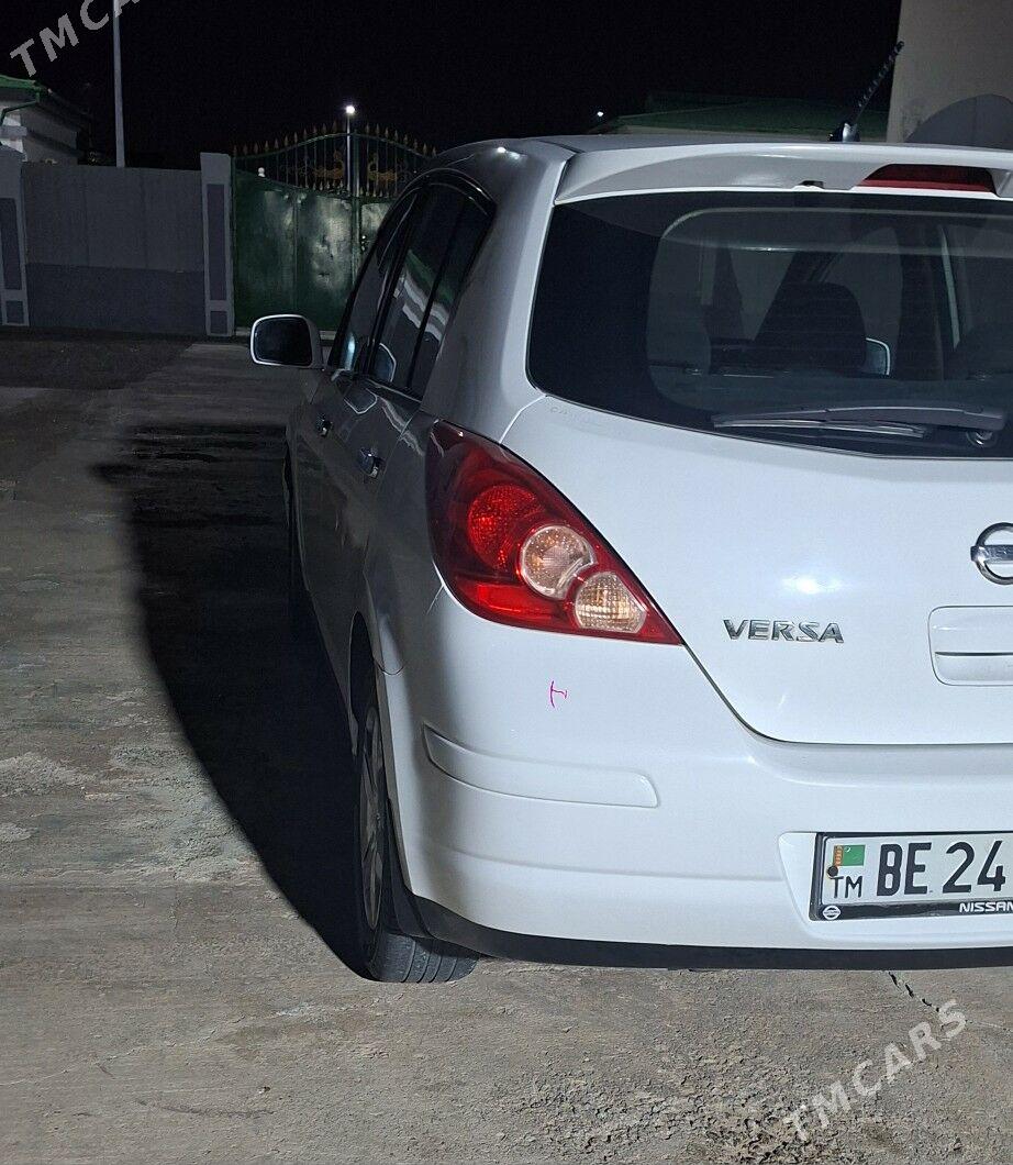 Nissan Versa 2010 - 140 000 TMT - Тязе заман - img 7