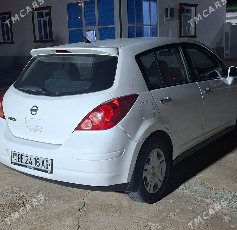 Nissan Versa 2010 - 140 000 TMT - Тязе заман - img 6