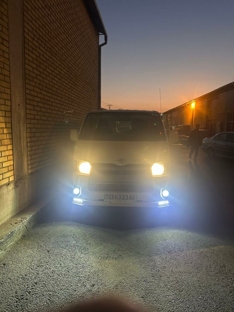 Toyota Hiace 2021 - 415 000 TMT - Мары - img 5