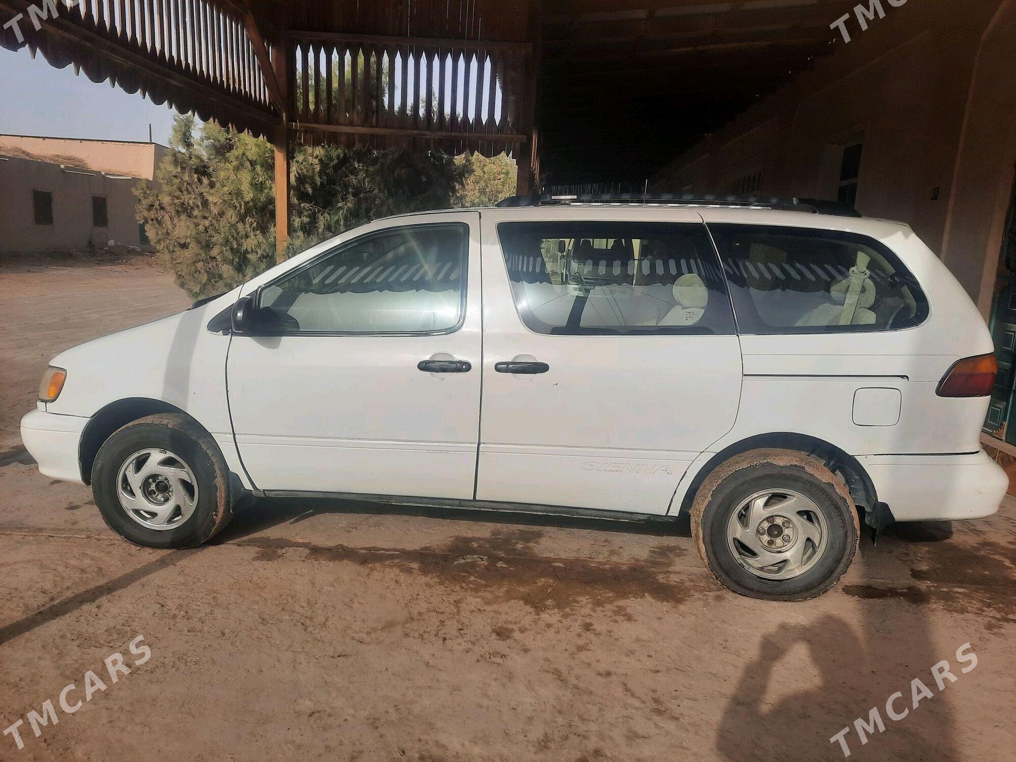 Toyota Sienna 2000 - 115 000 TMT - Гурбансолтан Едже - img 4