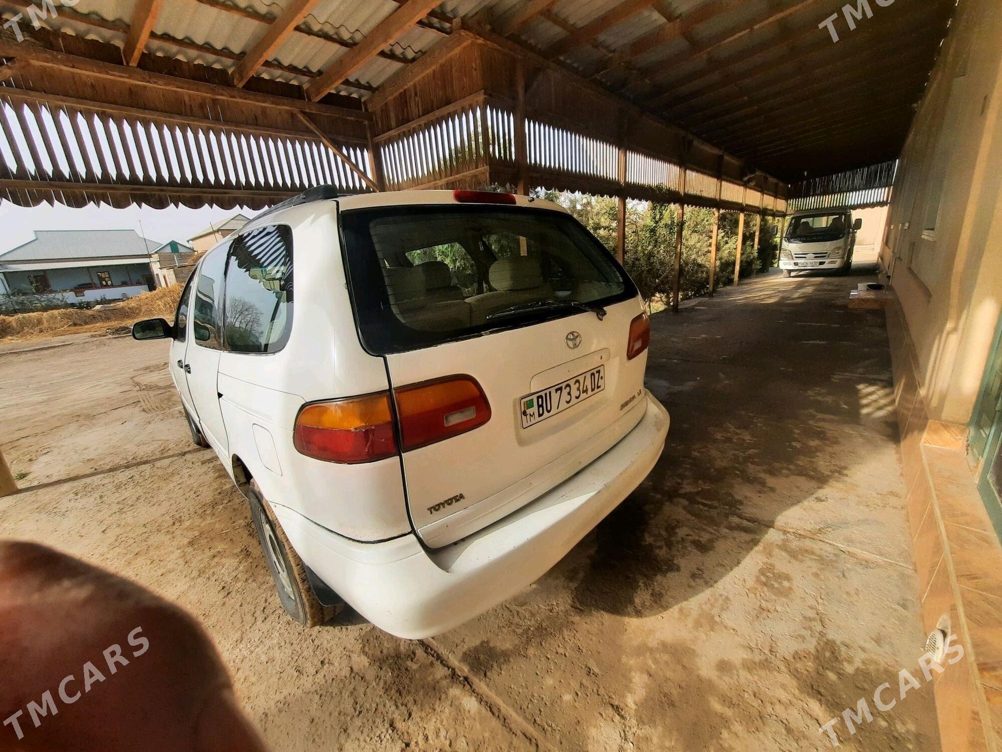 Toyota Sienna 2000 - 115 000 TMT - Гурбансолтан Едже - img 5