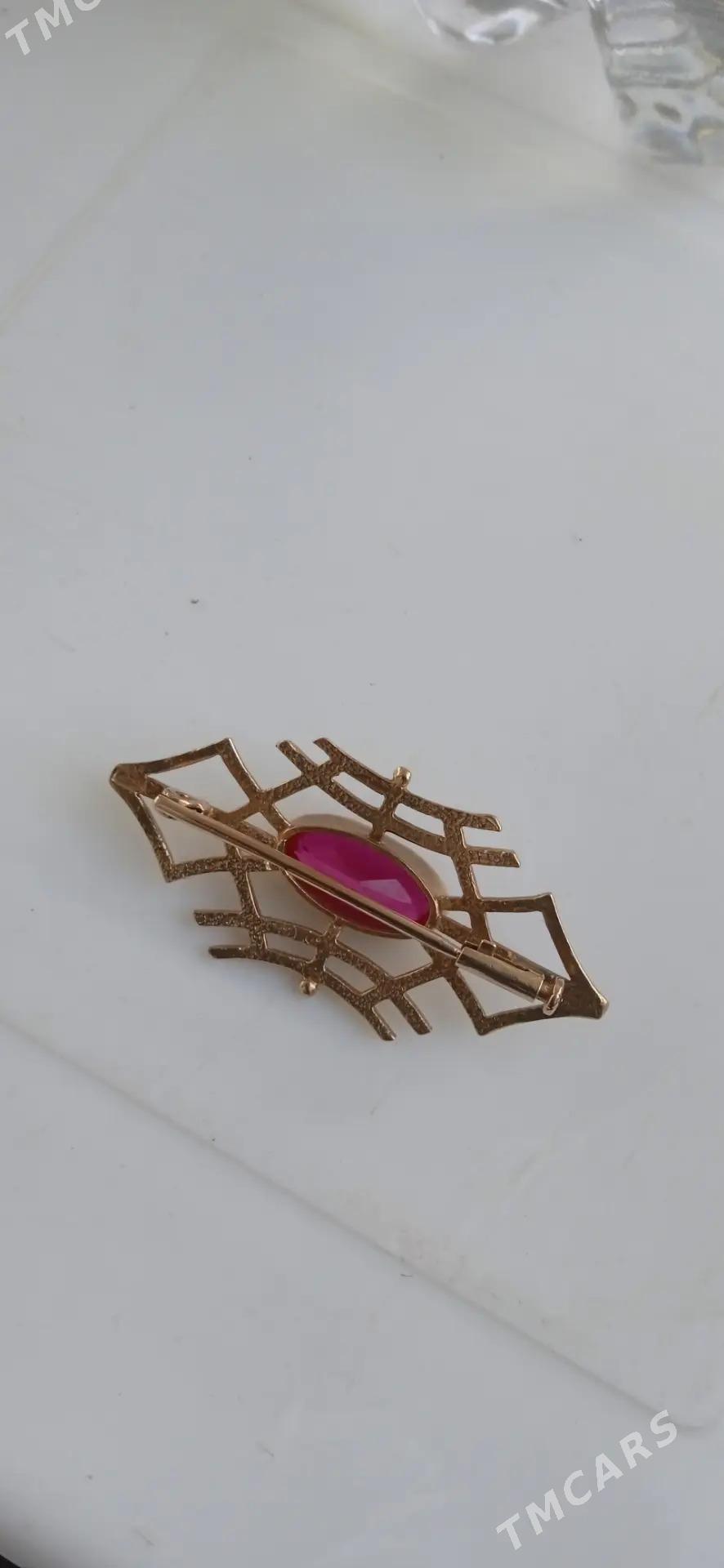 gyzyl brožka - Балканабат - img 1