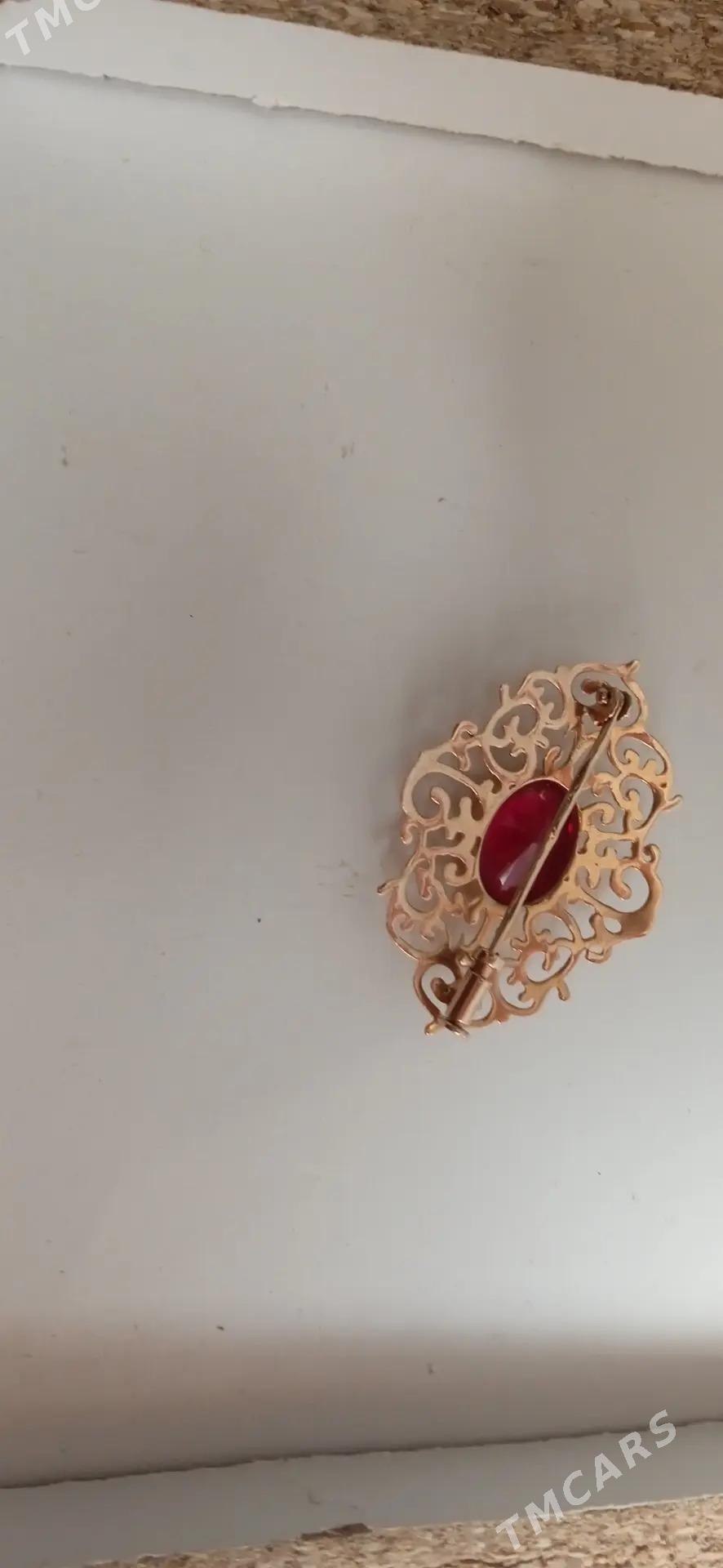 gyzyl brožka - Балканабат - img 2