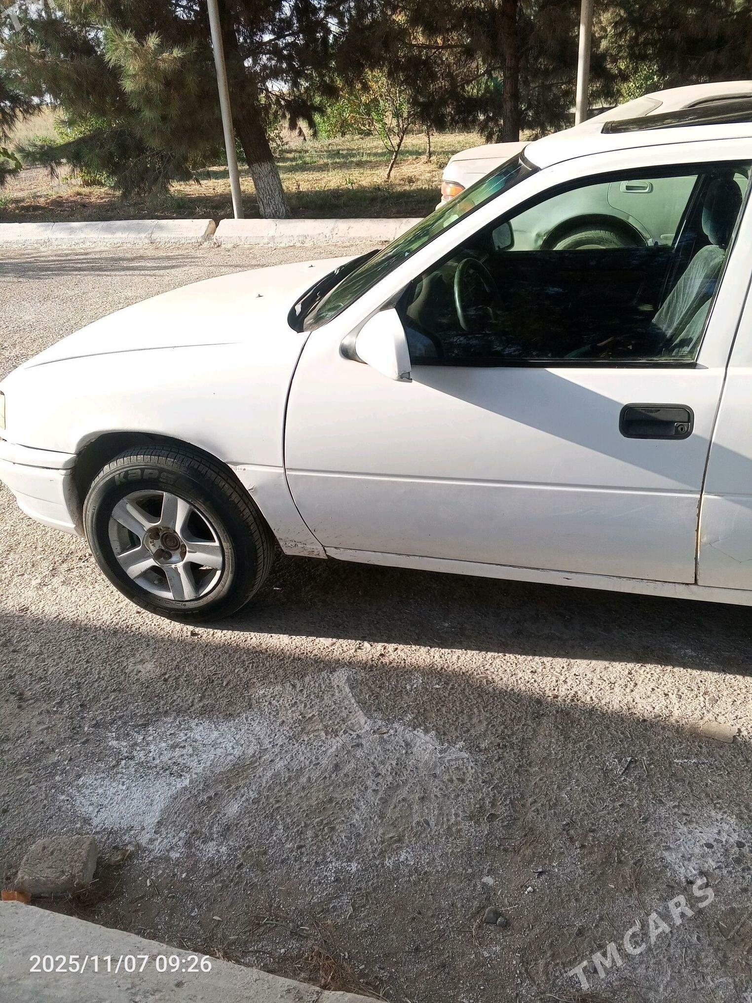 Opel Vectra 1992 - 30 000 TMT - Sarahs - img 2