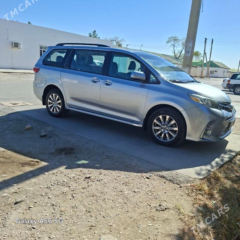 Toyota Sienna 2018 - 451 000 TMT - Balkanabat - img 1