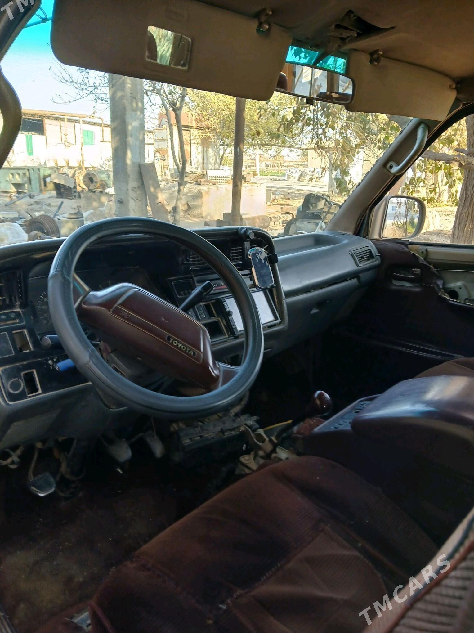 Toyota Camry 1990 - 40 000 TMT - Мары - img 4