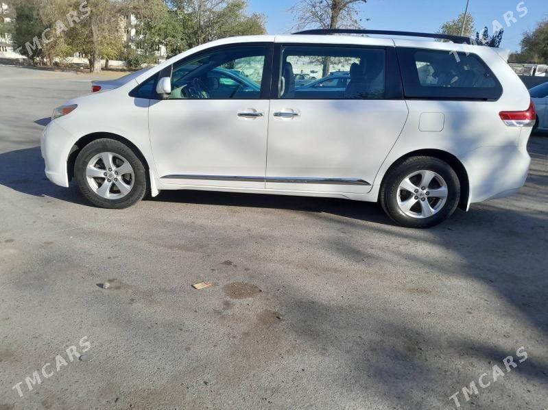 Toyota Sienna 2011 - 280 000 TMT - Ашхабад - img 2