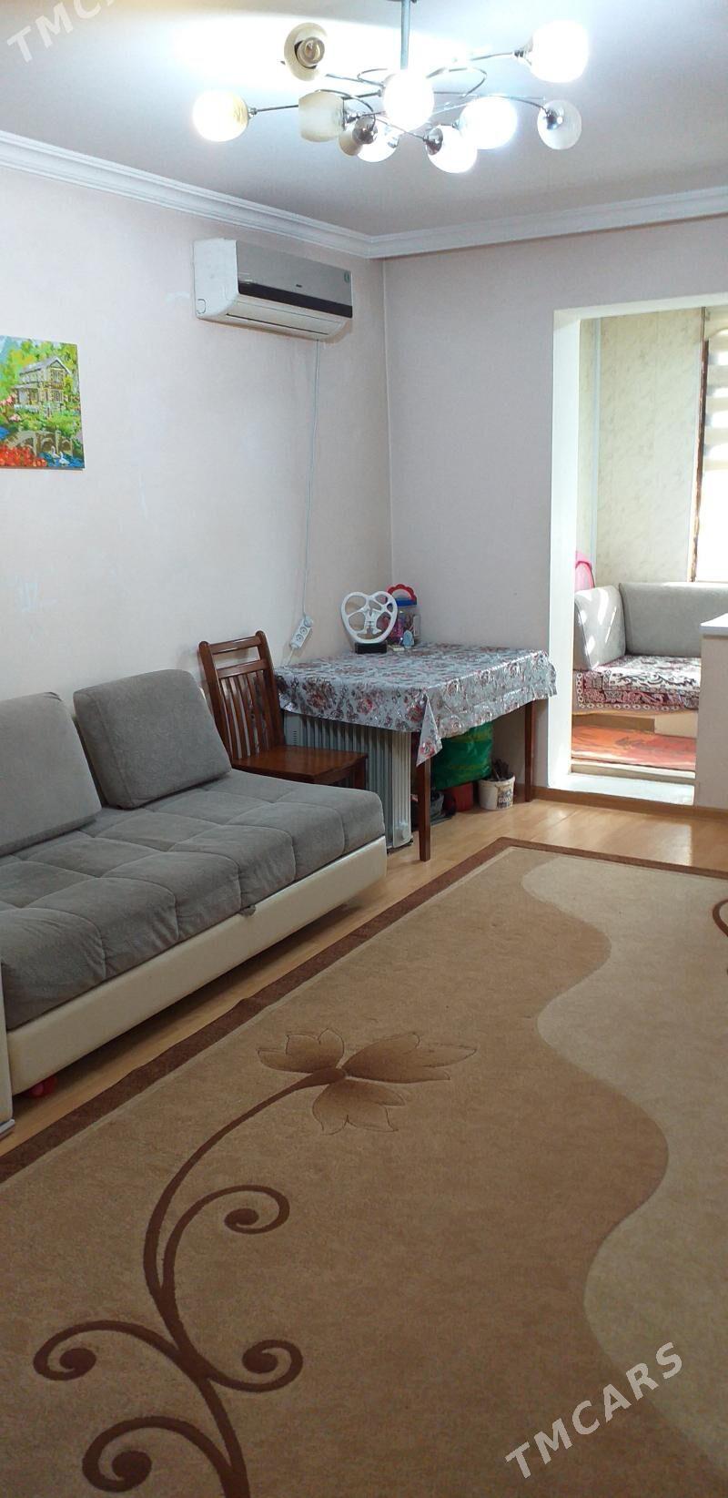 гостинка 42кв.м.6мкр. - 6 mkr - img 1