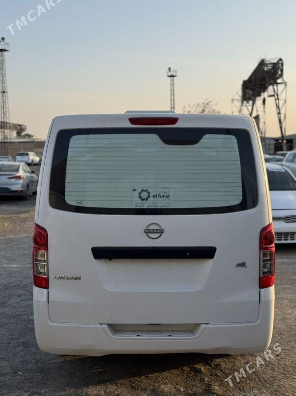 Nissan Urvan 2023 - 340 000 TMT - Мары - img 2