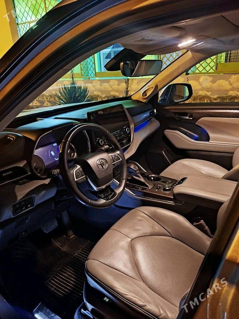 Toyota Highlander 2022 - 700 000 TMT - Baýramaly - img 2