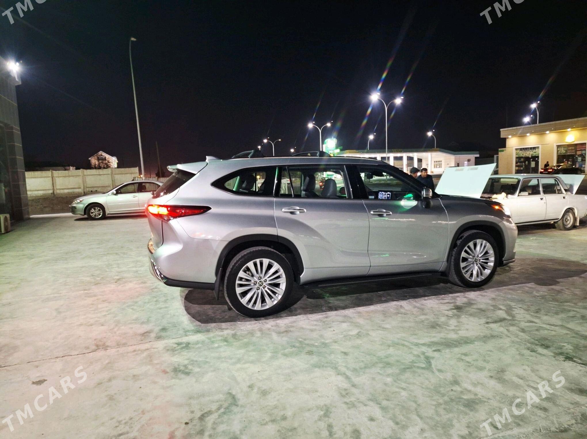 Toyota Highlander 2022 - 700 000 TMT - Baýramaly - img 3