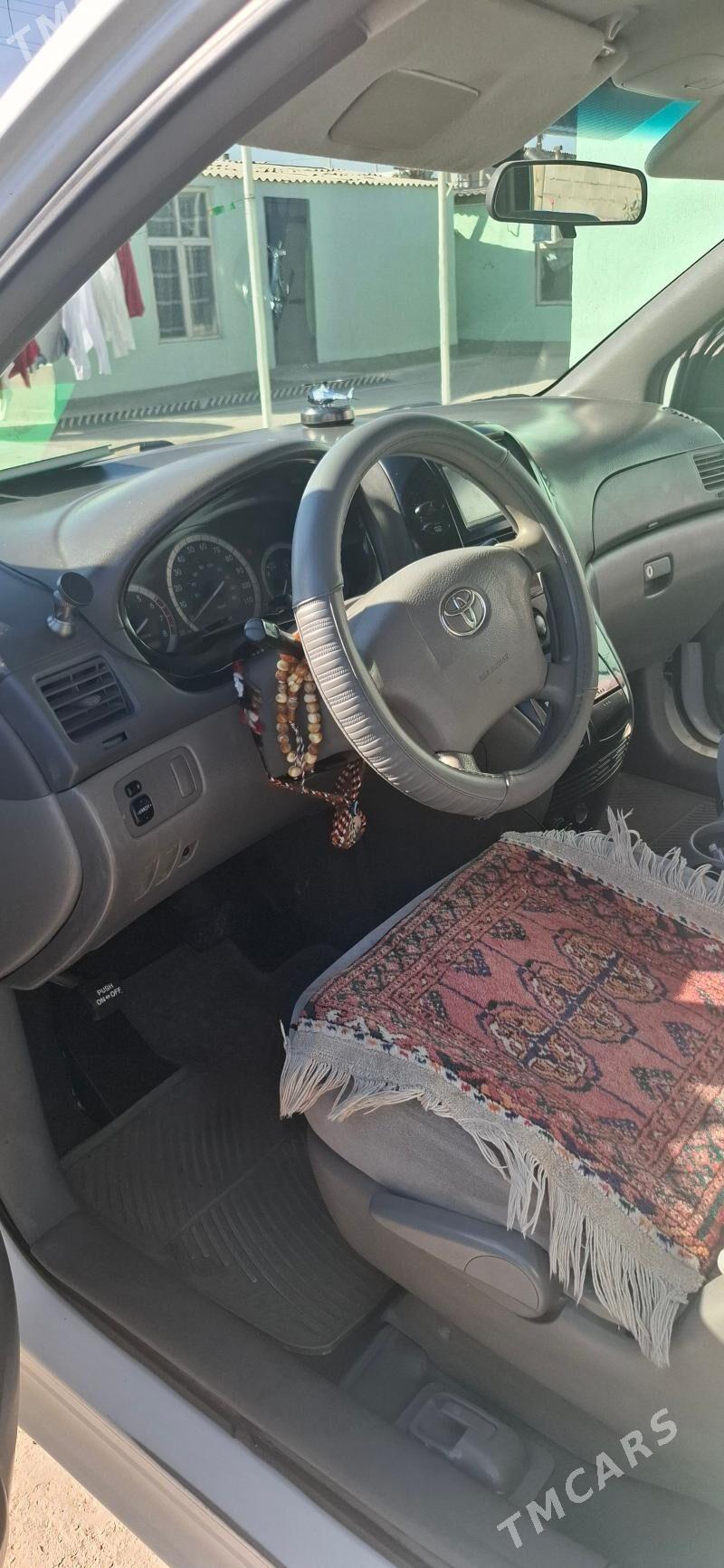 Toyota Sienna 2005 - 230 000 TMT - Мир 5 - img 1