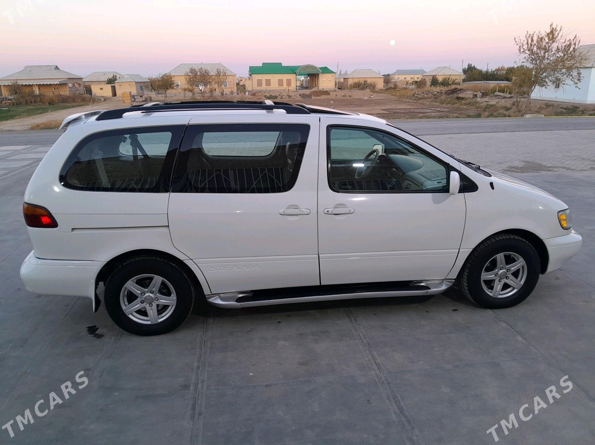 Toyota Sienna 2000 - 200 000 TMT - Байрамали - img 4