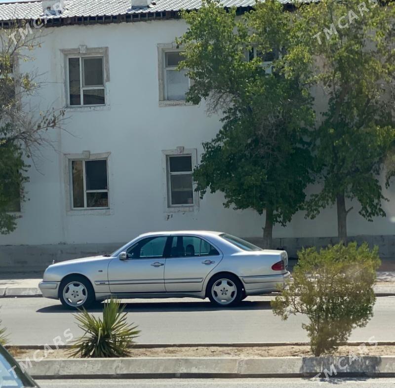 Mercedes-Benz E320 2000 - 120 000 TMT - Балканабат - img 5