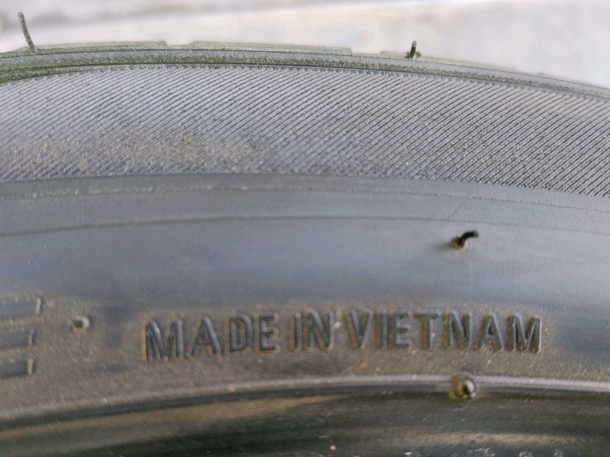 235 45 18 4şt ýyly24 Made in Vietnam 3 500 TMT - Garadamak - img 2