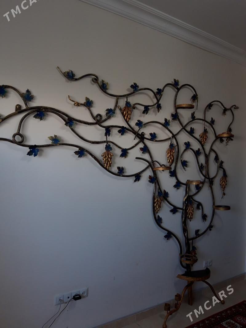 Demirden ýasalan gül goýulýan. - Parahat 8 - img 1